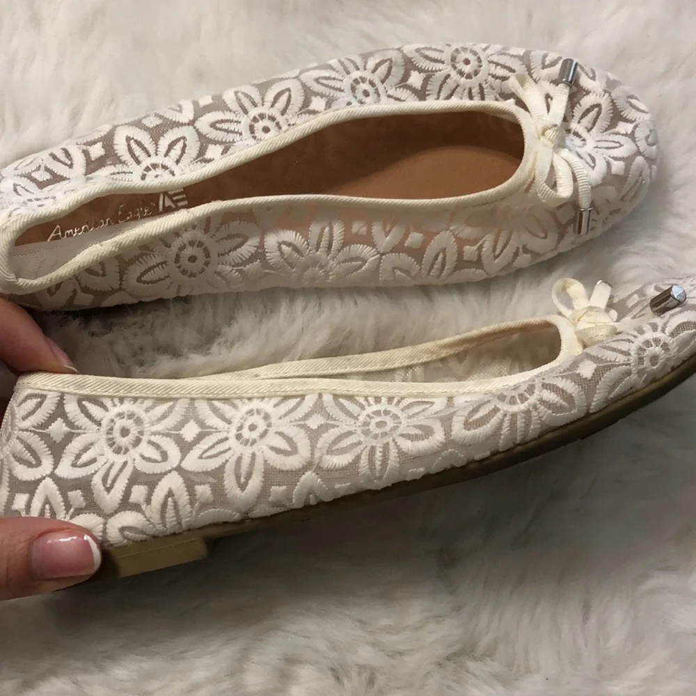 White American Eagle Embroidered Flower Bow Flats